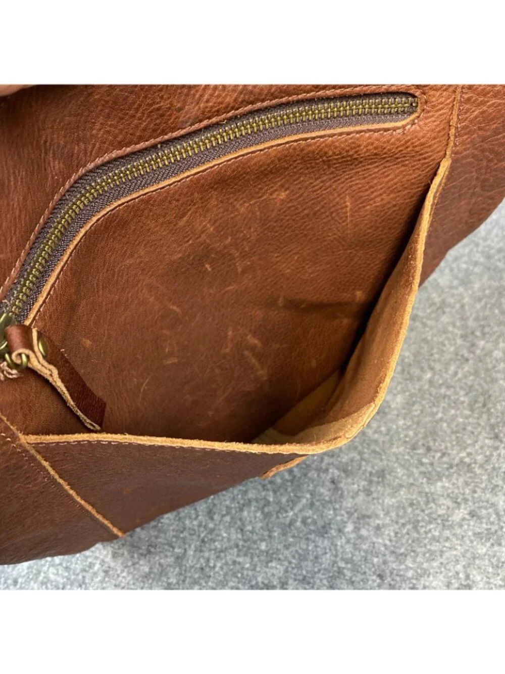 Duluth Trading Co Leather Messenger Backpack Crossbody Brown Pebbled Brass